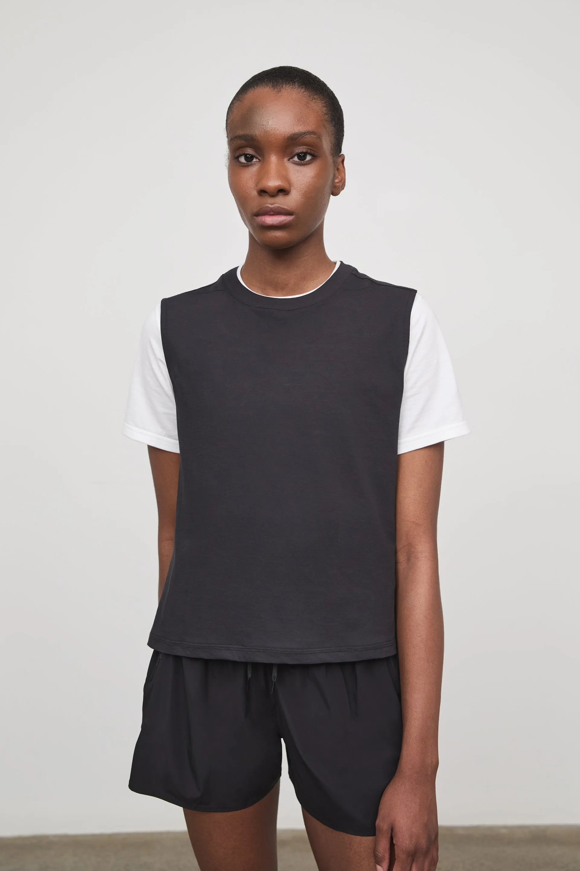 NAOMI SLEEVELESS T-SHIRT