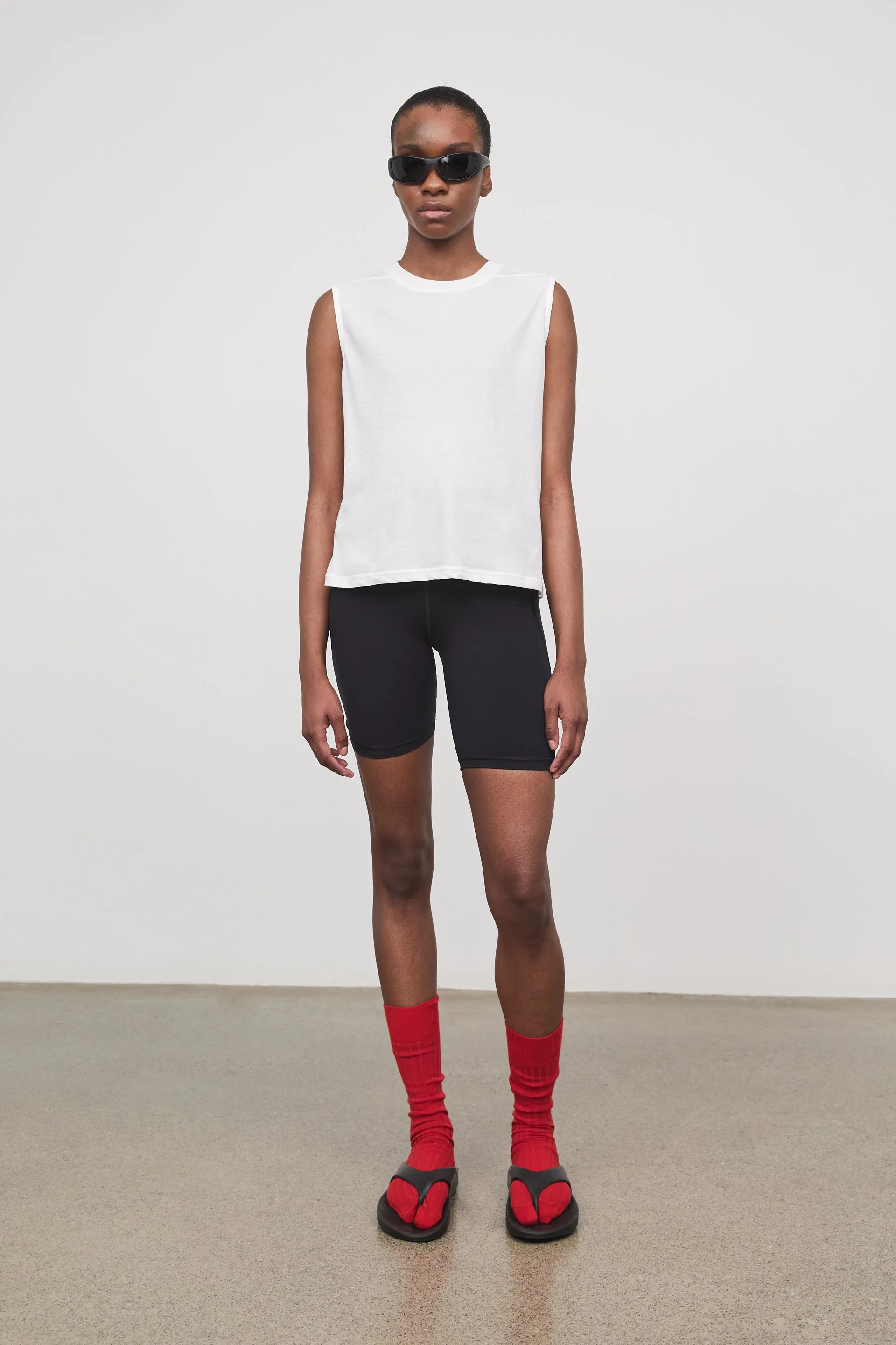 NAOMI SLEEVELESS T-SHIRT