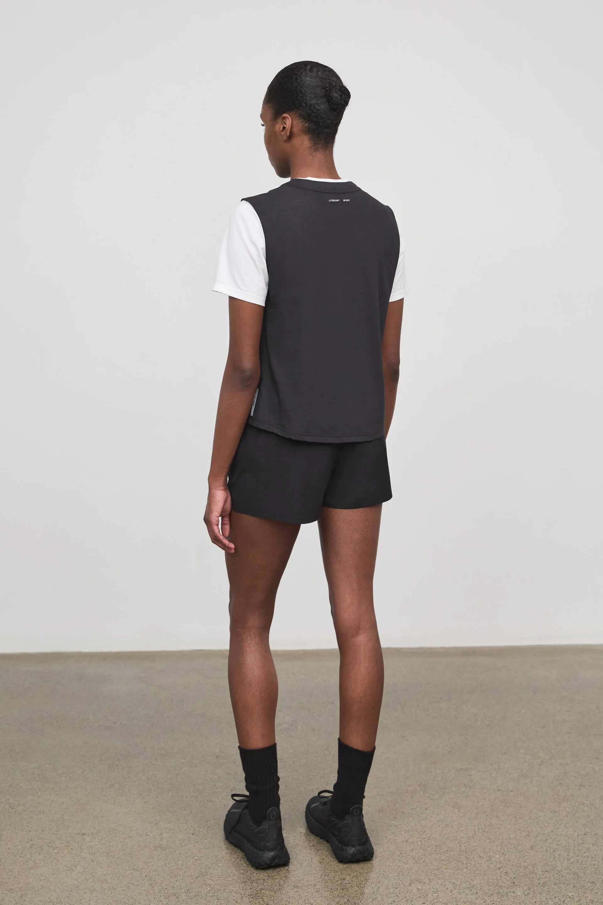 NAOMI SLEEVELESS T-SHIRT